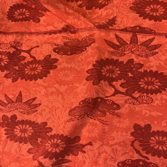 Columbia V-Neck Soft Knit Top. Size Medium. NWOT. Orange print. - Picture 6 of 8